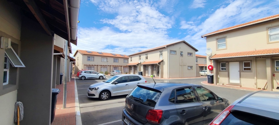 2 Bedroom Property for Sale in Stratford Green Western Cape